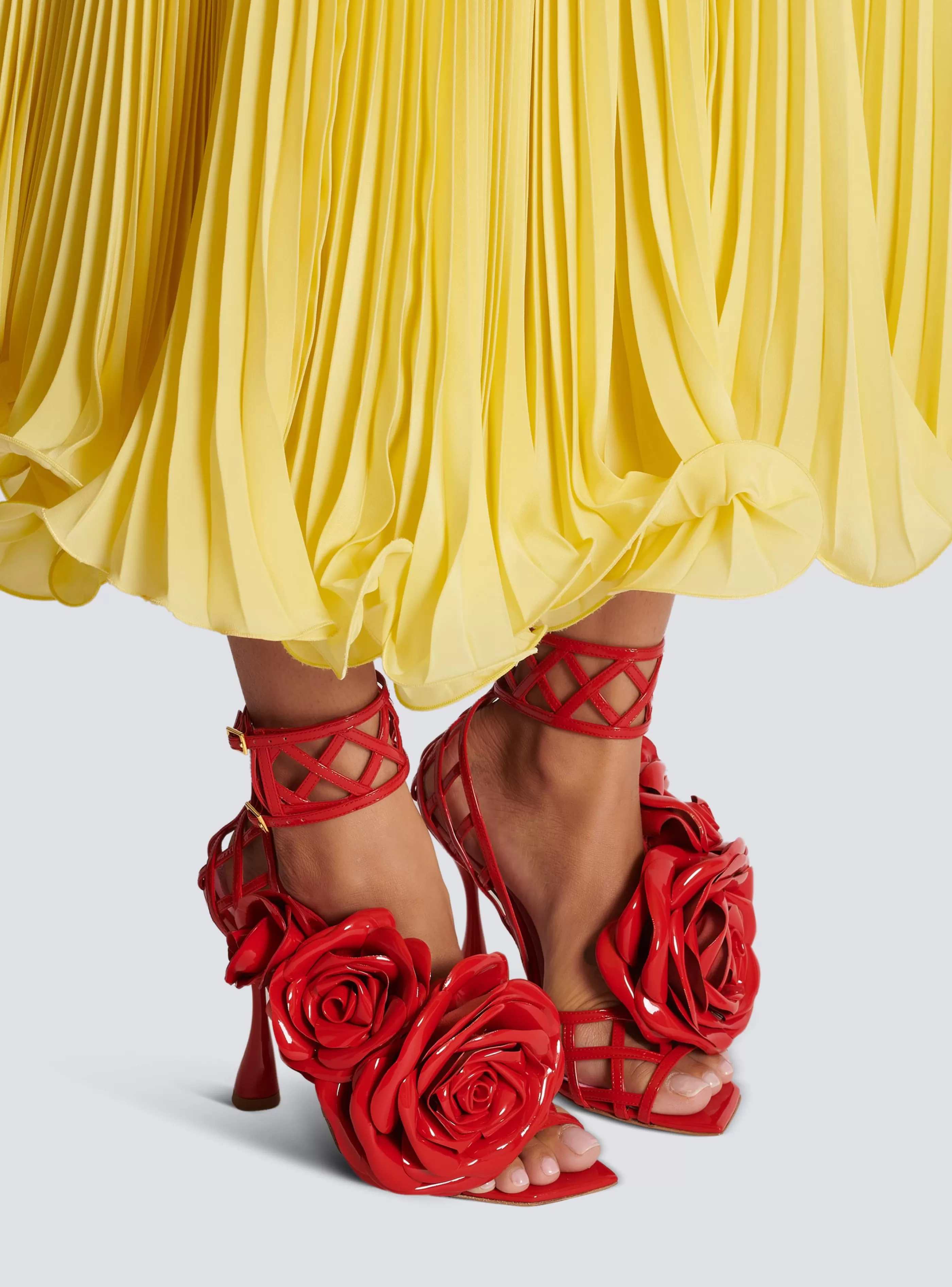 Balmain Scarpe Col Tacco Alto-Patent Leather Eden Sandals With Openwork Grid And Flowers red